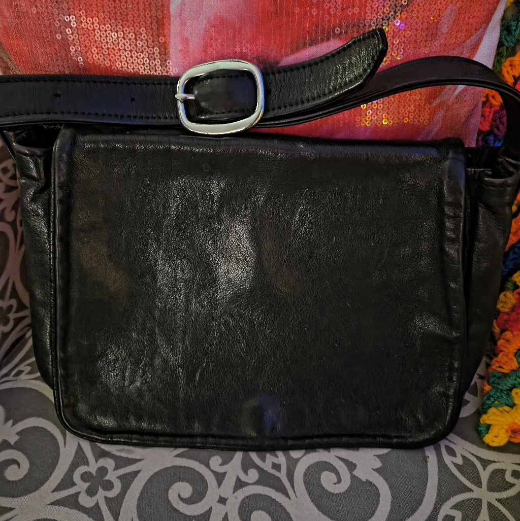 Very Vintage All Quality Leather, Lg Bag.